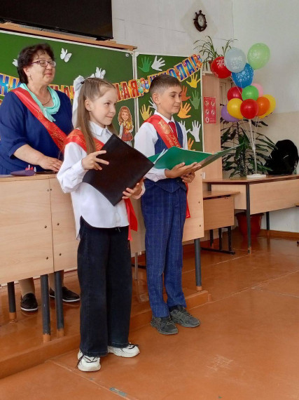 Праздник окончания начальной школы.